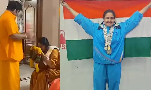 పవర్ మెడల్స్ వెనుక వేణుస్వామీ పూజలు.. ప్రగతి స్ట్రాంగ్ కౌంటర్!