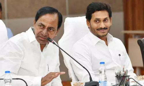 జగన్ కేసీఆర్ లను వెంటాడుతున్న శపధాలు !
