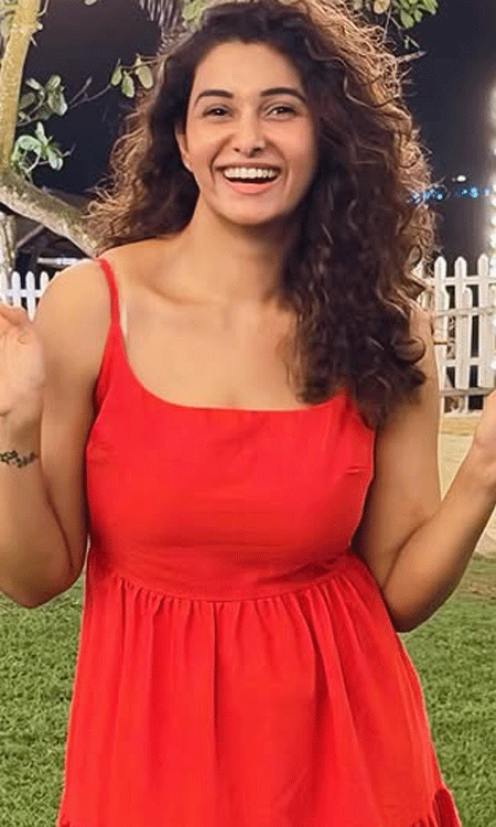 Priya Bhavani Shankar’s Christmas Photoshoot Brings Joy and Style