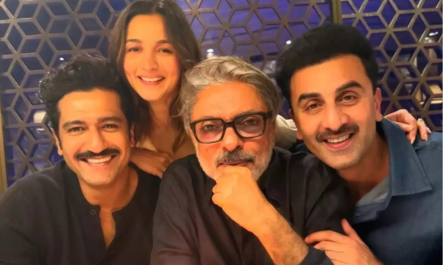 1000 కోట్ల క్ల‌బ్ అంద‌ని ద్రాక్షేనా? అగ్ర‌ద‌ర్శకుడి మ‌ధ‌నం!