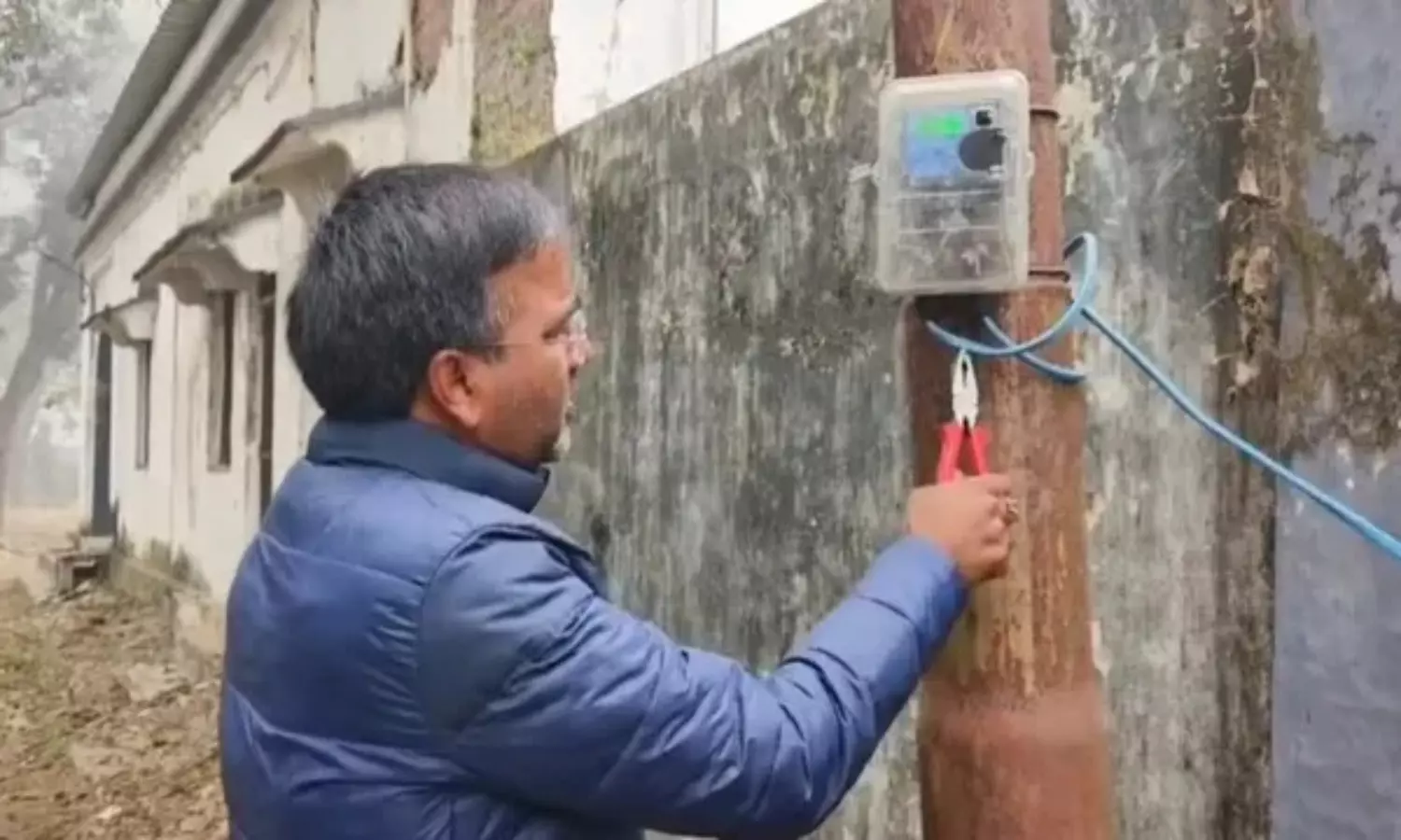 కరెంటు కోతల వేళ అధికారులకు ఎమ్మెల్యే మార్క్ షాక్ వైరల్..!