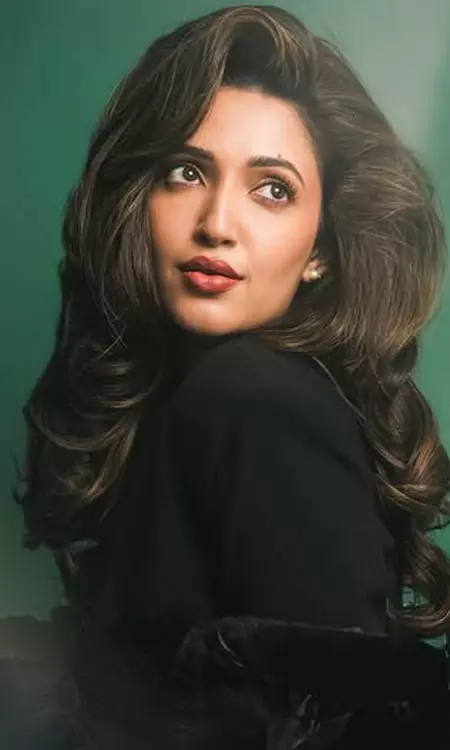 Neha Shetty Dazzles in Dramatic Black Skirt This Holiday Season