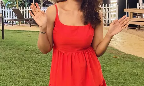 Priya Bhavani Shankar’s Christmas Photoshoot Brings Joy and Style