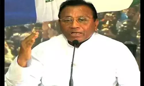 మేకపాటి ఫ్యామిలీ తప్పుకున్నట్లేనా....వైసీపీ సెర్చింగ్ !