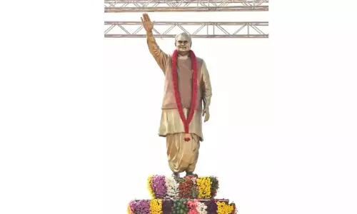 అమ‌రావ‌తి ఫ‌స్ట్ స్టాట్యూ.. ఆవిష్క‌ర‌ణ‌.. ఎవ‌రిదంటే!