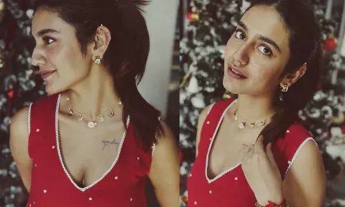 రెడ్ ఫ్రాక్ లో అందాల సోయగాలు..