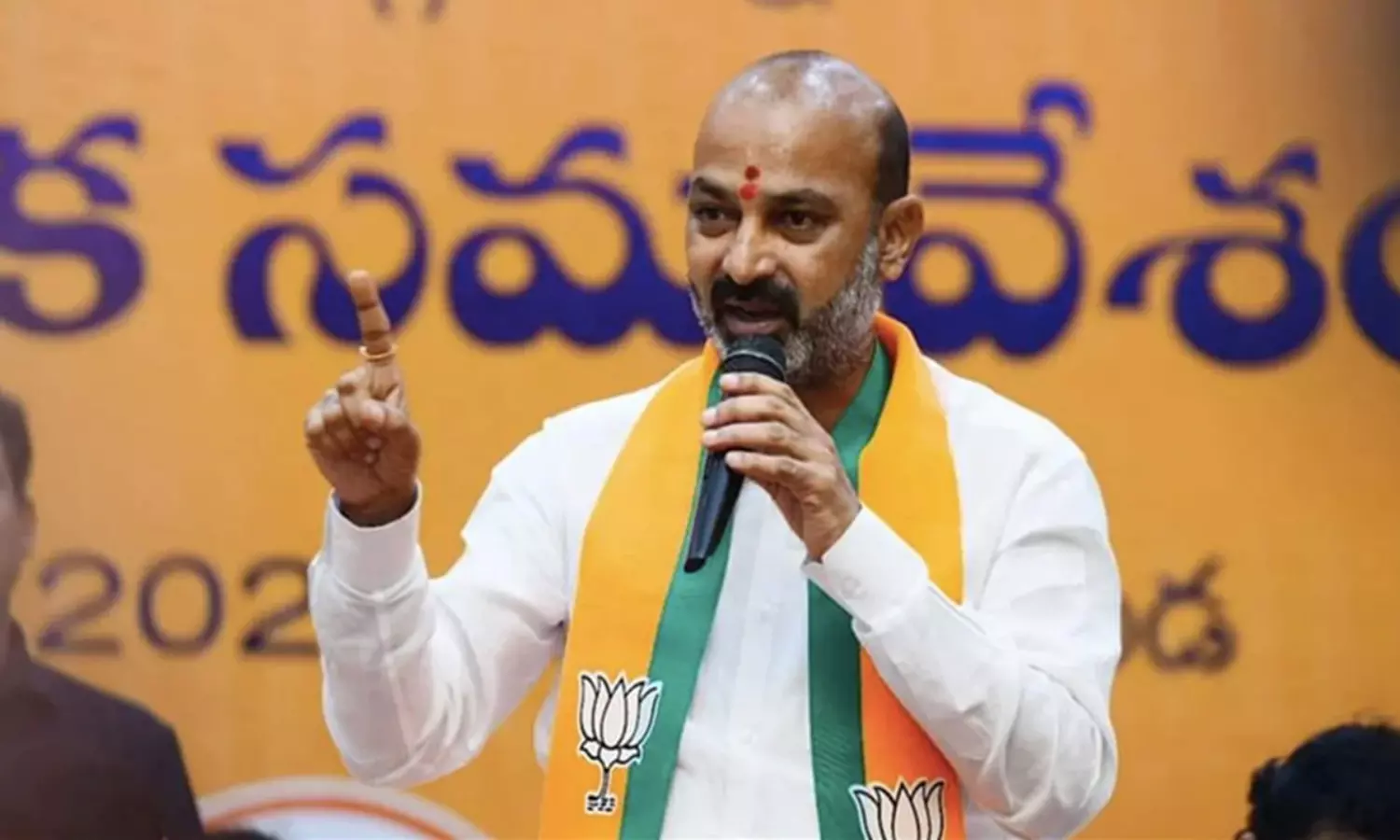 అవినీతి కేసుల్లో టీ మంత్రులు అరెస్టు.. బండి చెప్పిన ఆ ఇద్దరు ఎవరు?