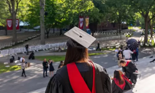 విదేశీ విద్యార్థుల టాప్ 10 జాబితాలో తెలంగాణ ఔట్