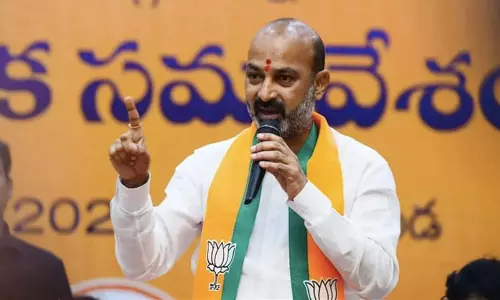 అవినీతి కేసుల్లో టీ మంత్రులు అరెస్టు.. బండి చెప్పిన ఆ ఇద్దరు ఎవరు?