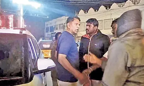 మత్తులో ఏఎస్ఐ వీరంగం.. సీఐనే తోసేశాడుగా
