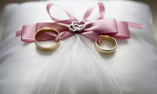 సహజీవనం, పెళ్లికి ముందు గర్భం... 500 + 3,000 ఫైన్!