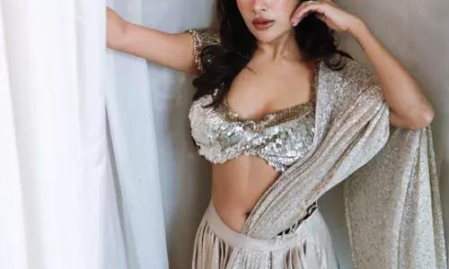 Sara Gurpal’s golden saree look blends tradition and stardom