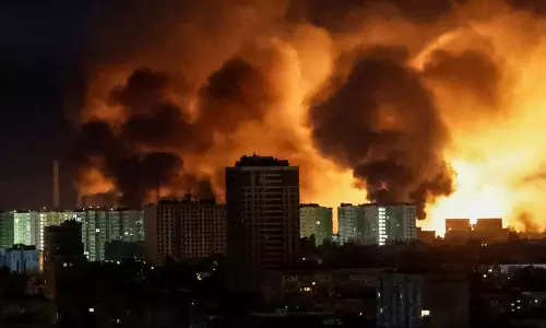 జెలెన్ స్కీతో ట్రంప్ భేటి వేళ రష్యా క్షిపణుల వర్షం