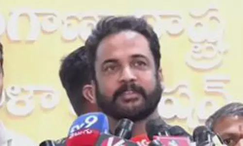 శివాజీని బ‌ట్ట‌ల స‌త్తీగా మార్చిన ప్రొడ్యూస‌ర్‌!