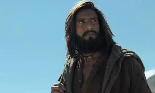 దురంధ‌ర్ బాహుబ‌లి 2ని ట‌చ్ చేయ‌గ‌ల‌డా?