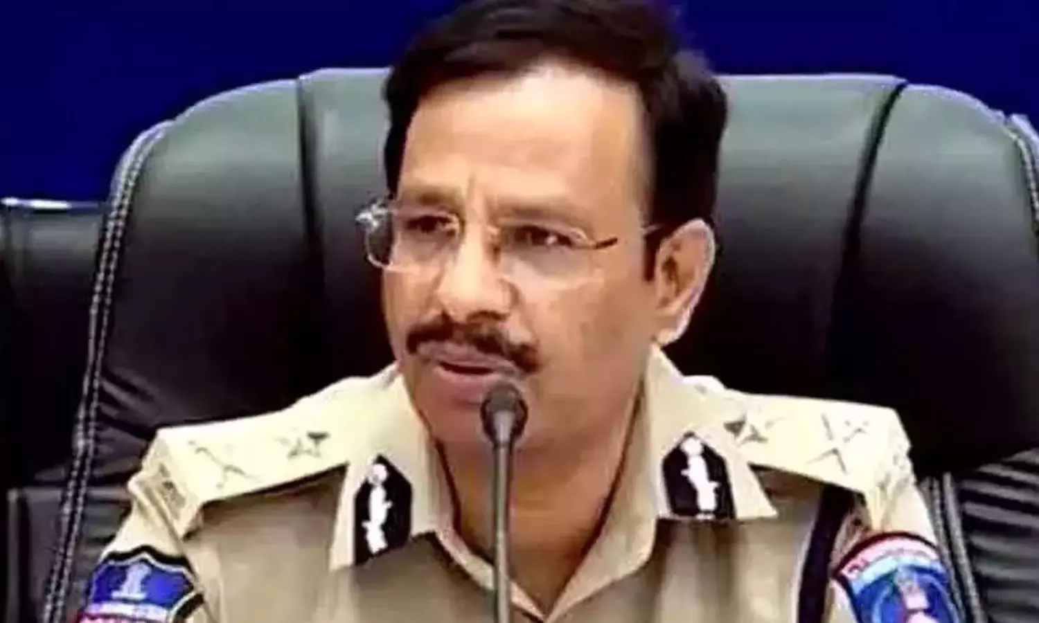 పట్టుబడ్డాక పలుబడి కబుర్లు లేవ్... సూటిగా చెప్పిన సీపీ సజ్జనార్!