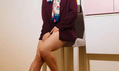 Elli AvrRam Turns Heads with Effortless Glamour