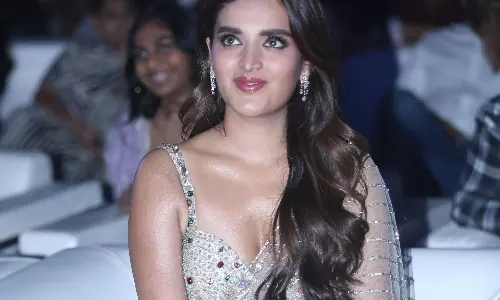 నిధి అగ‌ర్వాల్ ఉల్లిపొర చీర దేనికి కౌంట‌ర్?