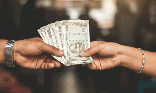 లైంగిక వేధింపుల కేసులో  రూ.10 కోట్ల డిమాండ్.. ఇద్దరు మహిళలు అరెస్ట్!