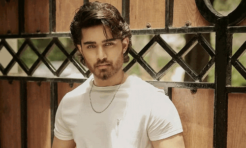 రోషన్ తండ్రిని మించిన తనయుడు అవుతాడా?