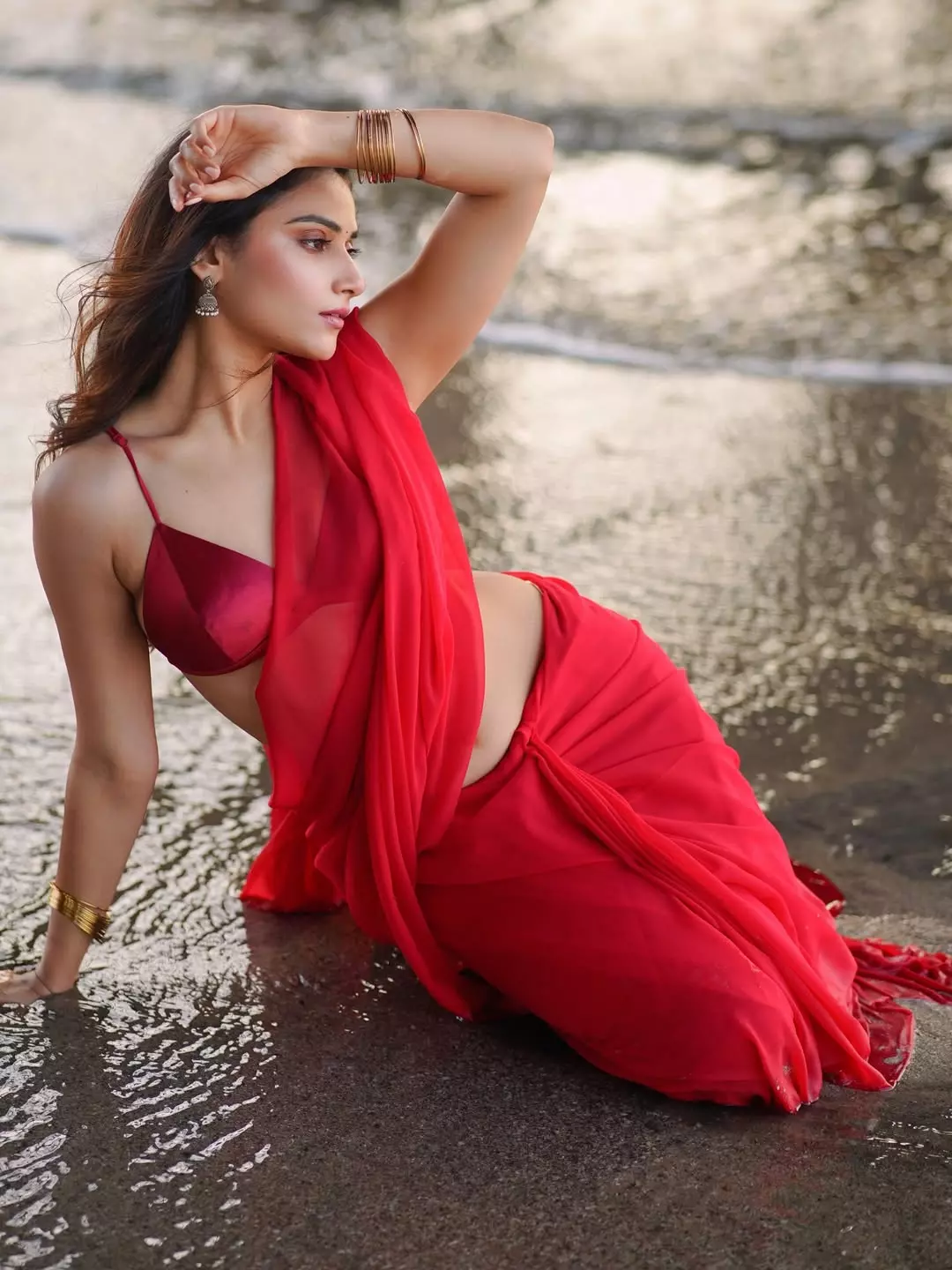 Prisha Rajesh Singh stuns in red saree with beachside glamour Prisha Rajesh Singh stuns in red saree with beachside glamour