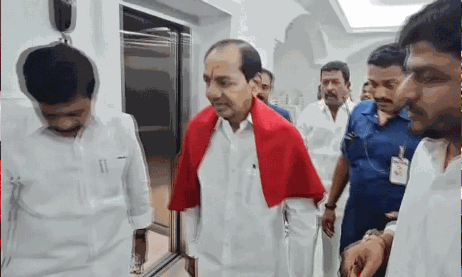 అసెంబ్లీకి కేసీఆర్ : ఇలా వచ్చారు.. అలా వెళ్లిపోయారు..