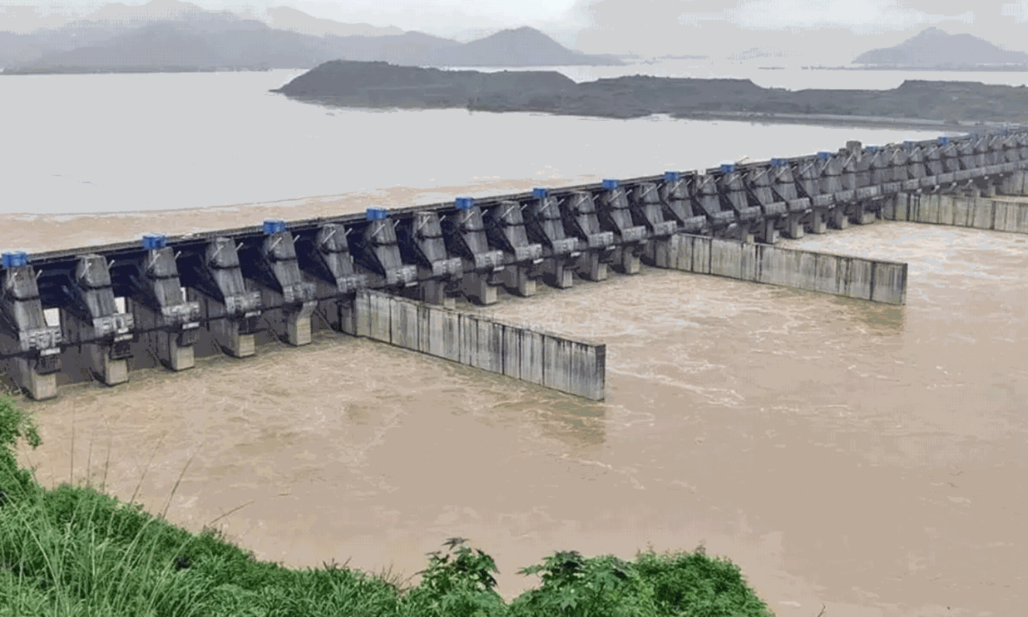 పోలవరం ప్రాజెక్టుకు ఆయన పేరు....కూటమి కీ డెసిషన్ ?