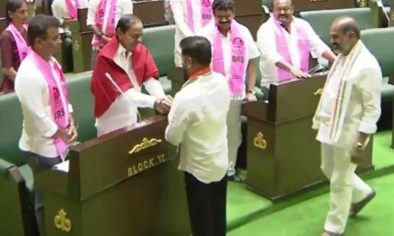 కేసీఆర్, రేవంత్ షేక్ హ్యాండ్.. అసెంబ్లీలో ఇదే హైలెట్.. కానీ..