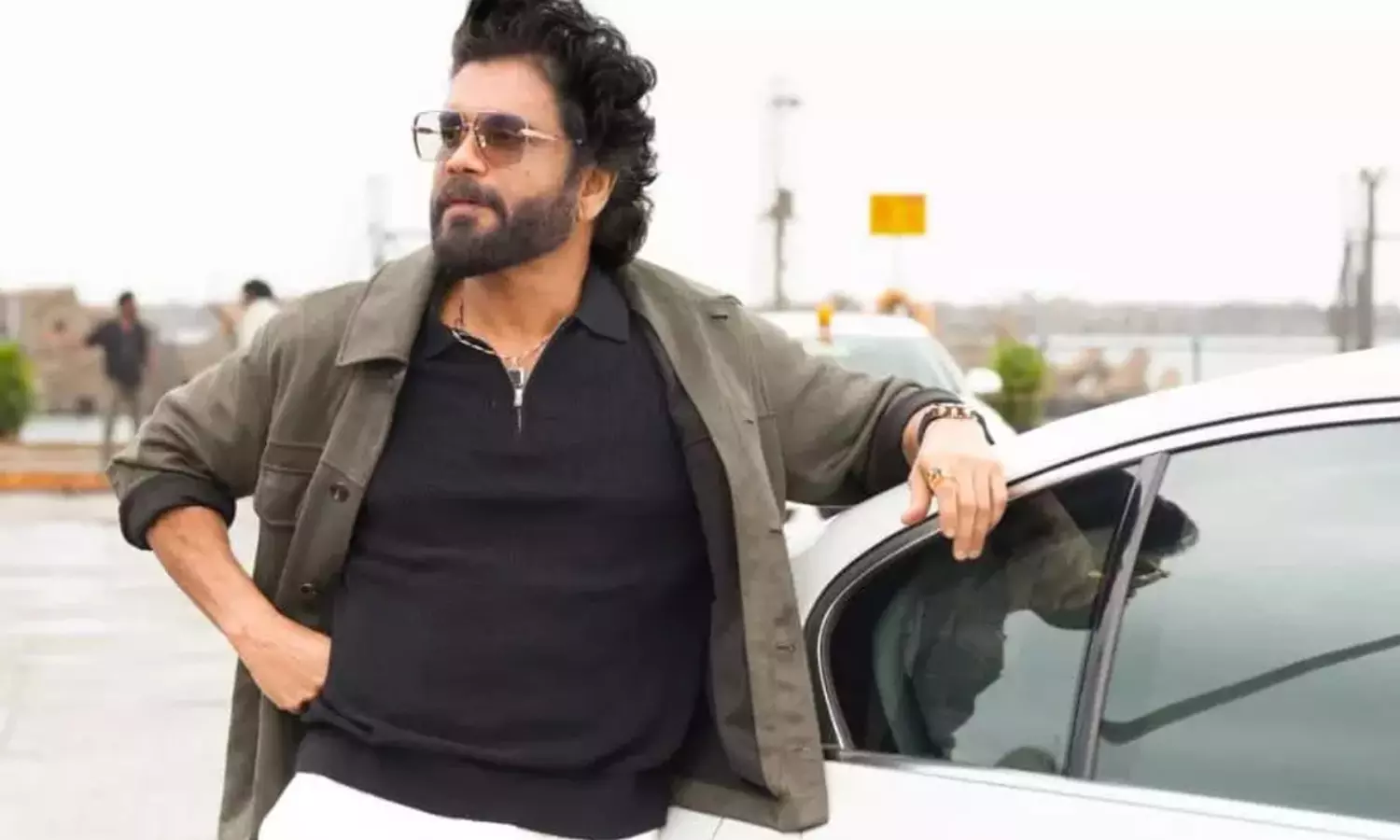 కింగ్100లో కూలీ లుక్ లో నాగ్