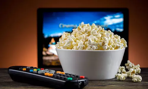 స్నాక్స్ ఇంట్లోనే రెడీ చేసుకుని ఓటీటీలో వీక్ష‌ణ‌!