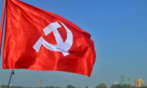 2025 @ ఏపీ పాలిటిక్స్ : రెప రెప‌లు త‌గ్గిన ఎర్ర జెండా ..!