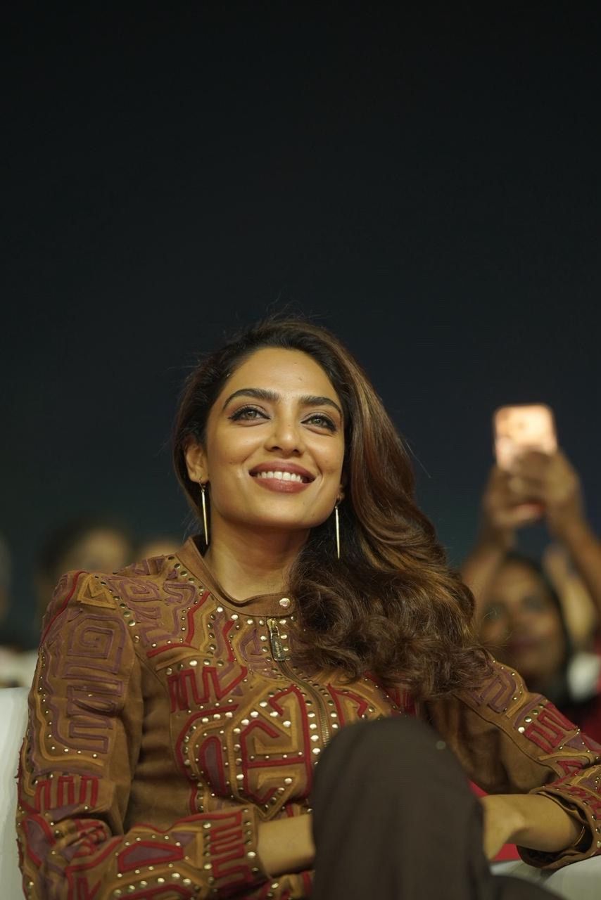 Actress Sobhita Dhulipala Celebrates Tamil Music at Season 6 Finale Actress Sobhita Dhulipala Celebrates Tamil Music at Season 6 Finale