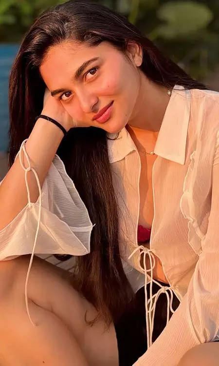 Kayadu Lohar Shines in Her Latest Stylish Photo Collection