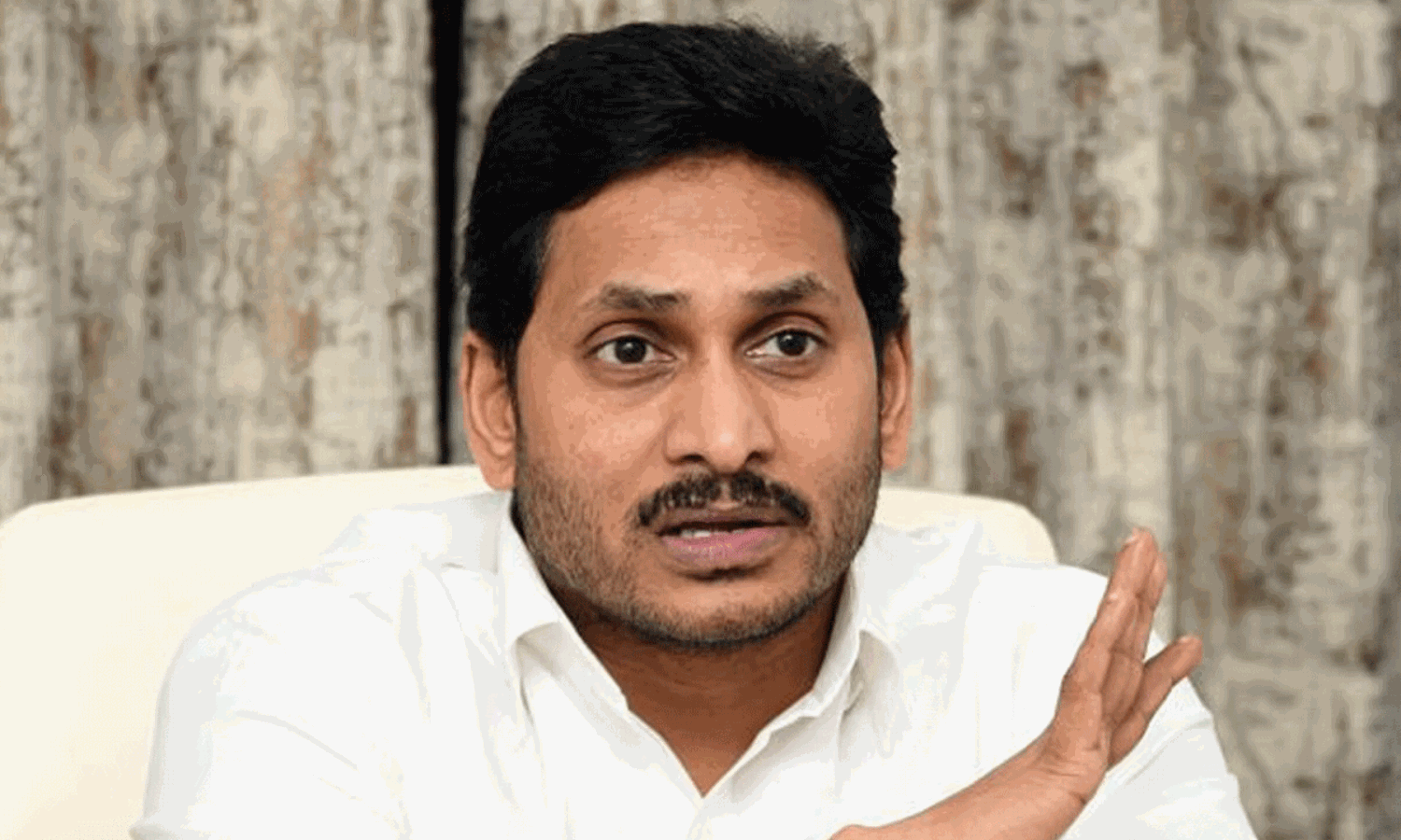 జగన్ బర్త్ డే కి వేయి కోట్లు ఖర్చు అయిందా ?