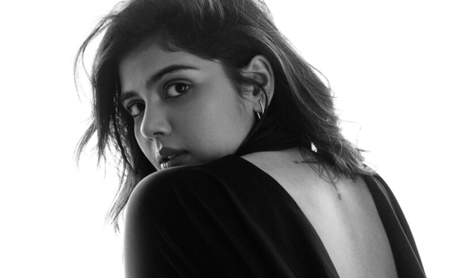 ఓపెన్ బ్యాక్ లుక్‌తో కిల్ చేస్తున్న బ్యూటీ!