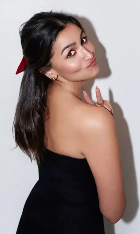 Alia Bhatt Stuns in Festive Christmas Holiday Outfit