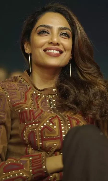 Actress Sobhita Dhulipala Celebrates Tamil Music at Season 6 Finale