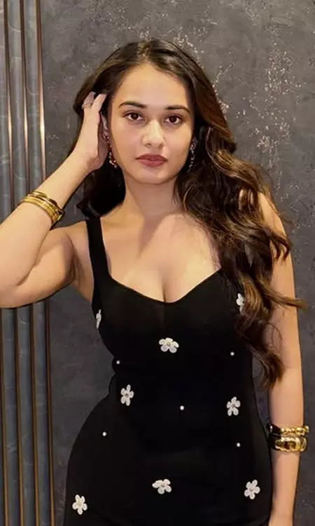 Virti Vaghanis Latest Snap Grabs Attention