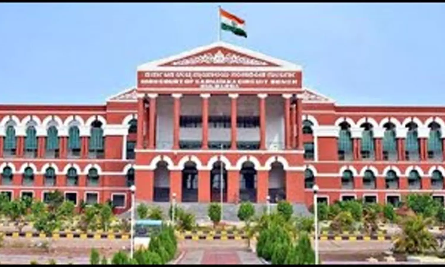 ఇంట్లోకాదు.. కోర్టులోనే భ‌ర్త‌ను చిత‌క్కొట్టిన భార్య‌.. ఎందుకంటే!