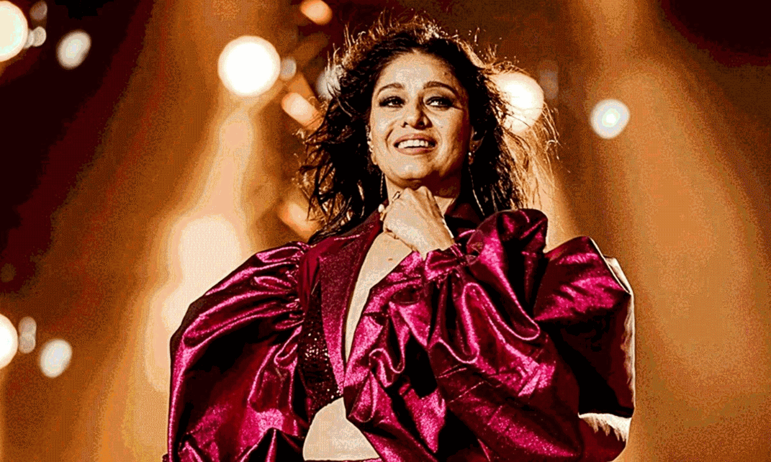 హాట్ సింగ‌ర్ పై  ఇలాంటి ప‌నులు త‌గునా?