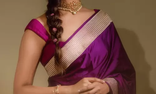 Divi Vadthya makes you fall in love in a graceful saree look