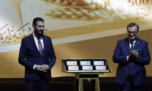 న్యూ ఇయర్ వేళ న్యూ కరెన్సీ.. మిలమిల మెరిసిపోతున్న కొత్త నోట్లు!