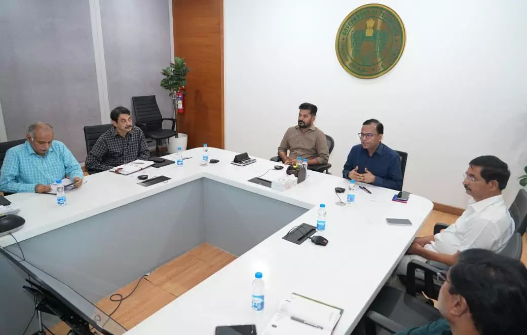 ప్లాస్టిక్ నిషేధంపై సీఎం సమావేశం... ట్రోల్స్‌కు కారణమైంది?