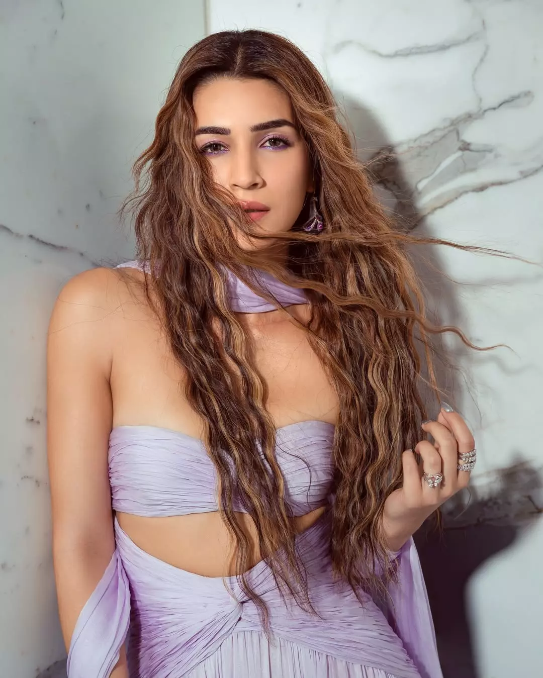 Grounded Grit: Kriti Sanon Redefines Modern Stardom Grounded Grit: Kriti Sanon Redefines Modern Stardom