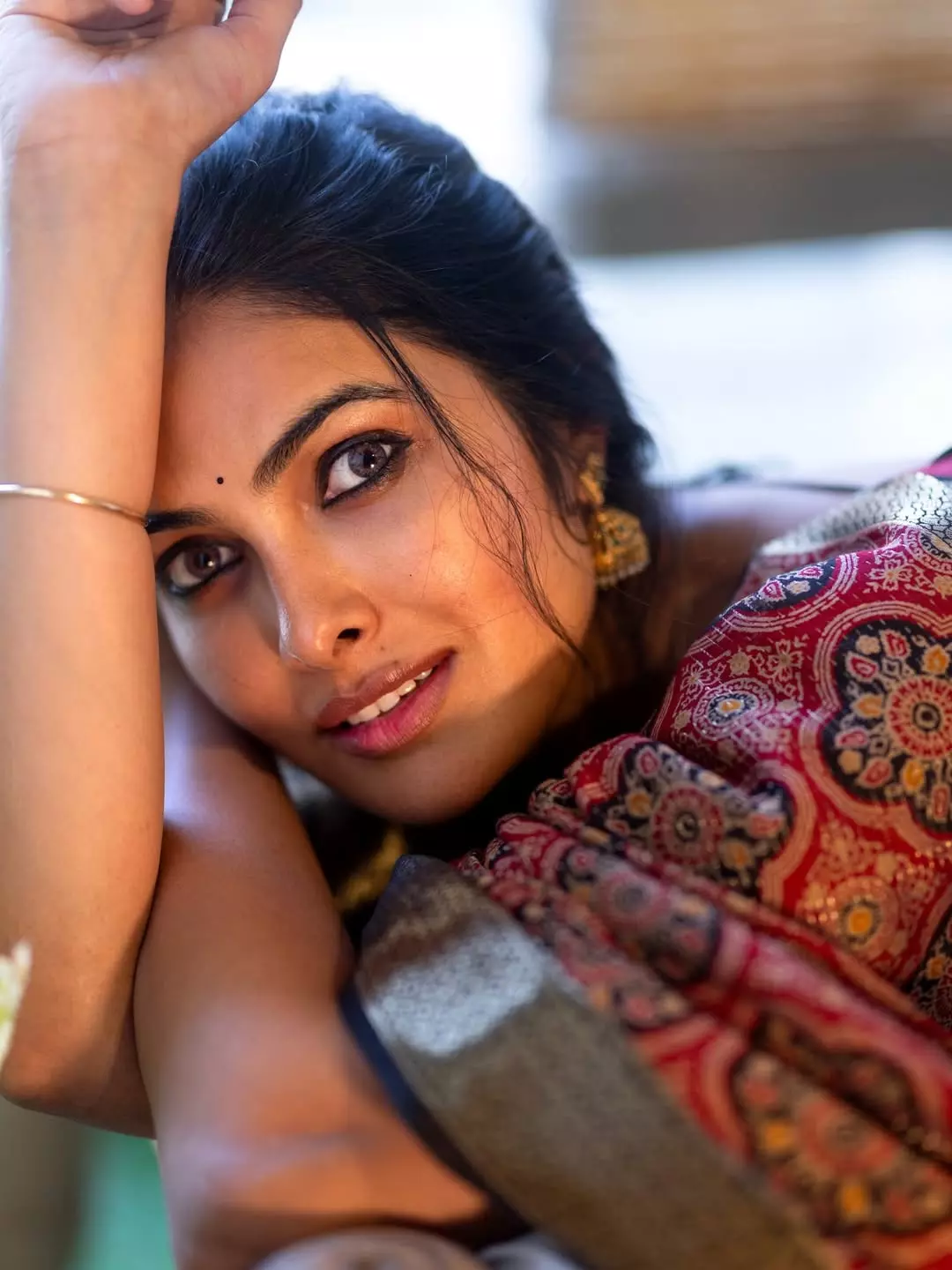 Divi Welcomes the Year with Poise and Positivity