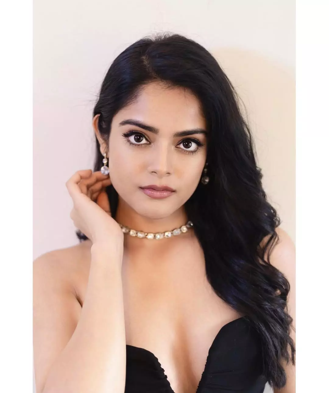 Riddhi Kumar Stuns as Anitha in The Raja Saab Promotions