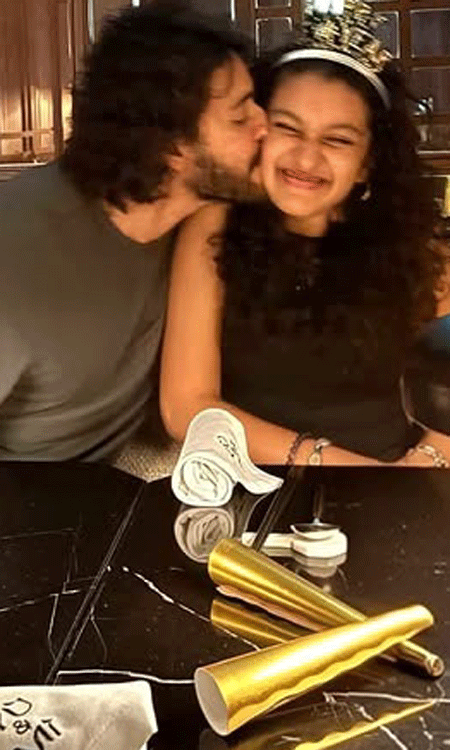 Mahesh Babu Welcomes 2026 with Family Love and Warm Moments