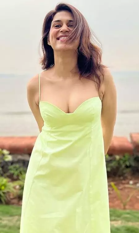 Shraddha Das Stunning Photos Journey