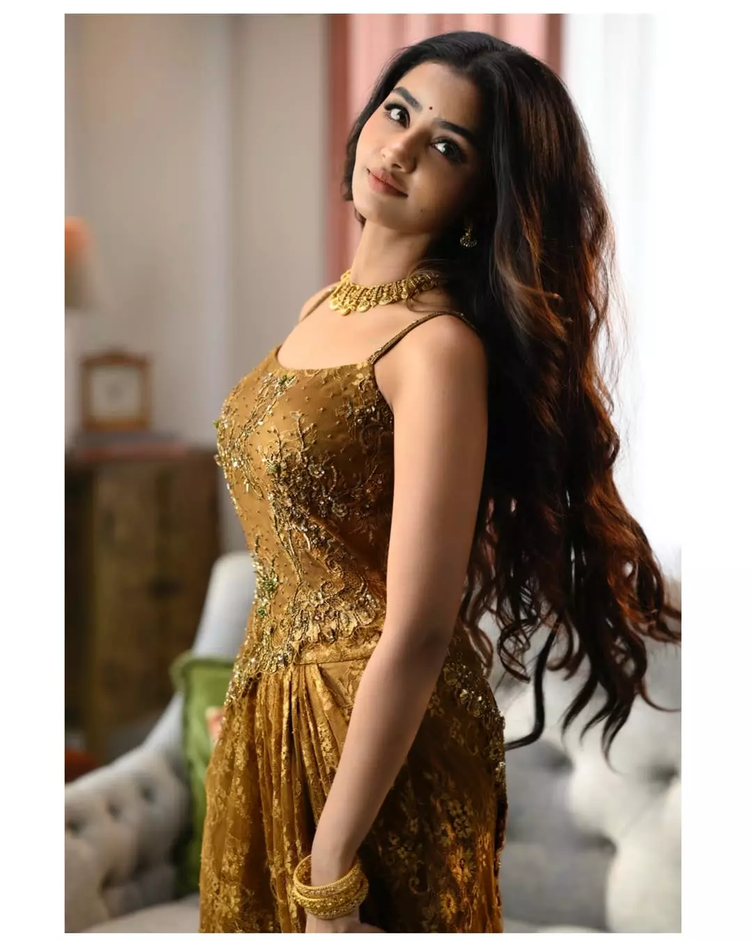Anupama Parameswaran Glows in Golden Glory This Autumn Anupama Parameswaran Glows in Golden Glory This Autumn