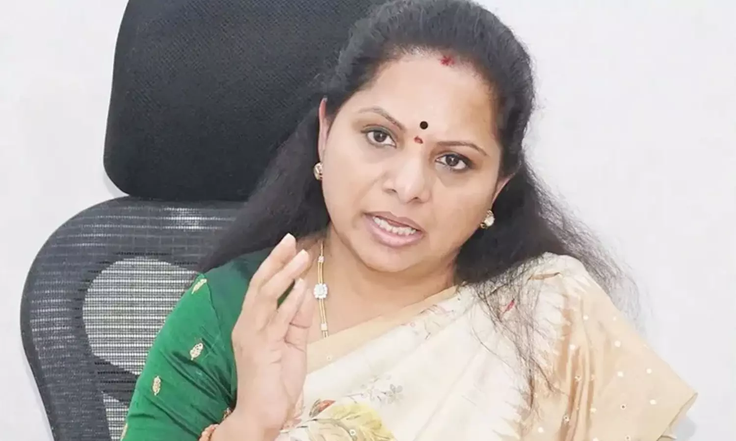 రేవంత్ ను 2 సార్లు ఉరితీయాలి.. హరీశ్ లాలూచీ పడ్డారు... కవిత రేవంత్ ను 2 సార్లు ఉరితీయాలి.. హరీశ్ లాలూచీ పడ్డారు... కవిత